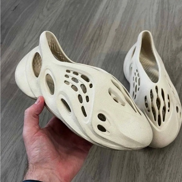 Authentic Size 7 - adidas Yeezy Foam Runner Ararat. - Picture 1 of 6